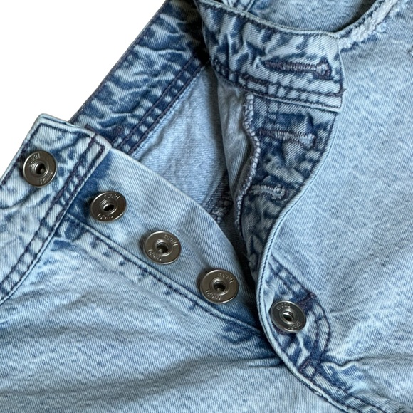 Rue21 ladies lite wash button fly cut off distressed jean shorts size 10 - Picture 3 of 8